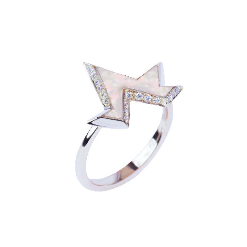 خاتم   Energy Ring باللؤلؤ الأبيض من    Charmaleena