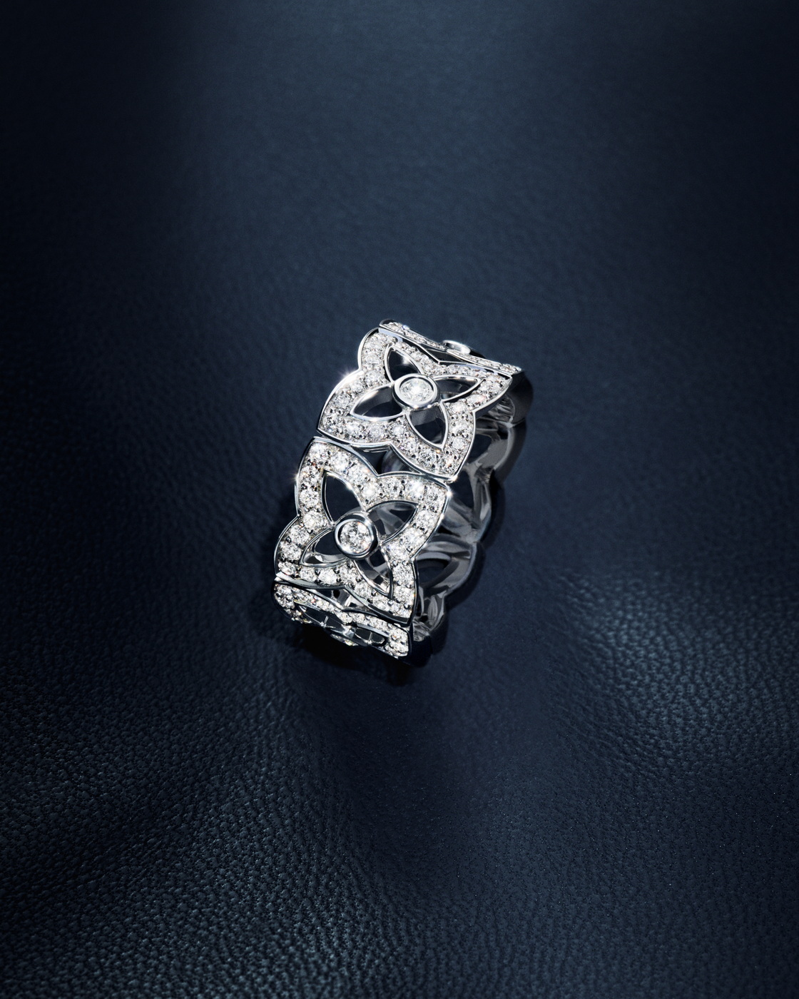 خاتم "لوتس" الفاخر: Lotus by De Beers 