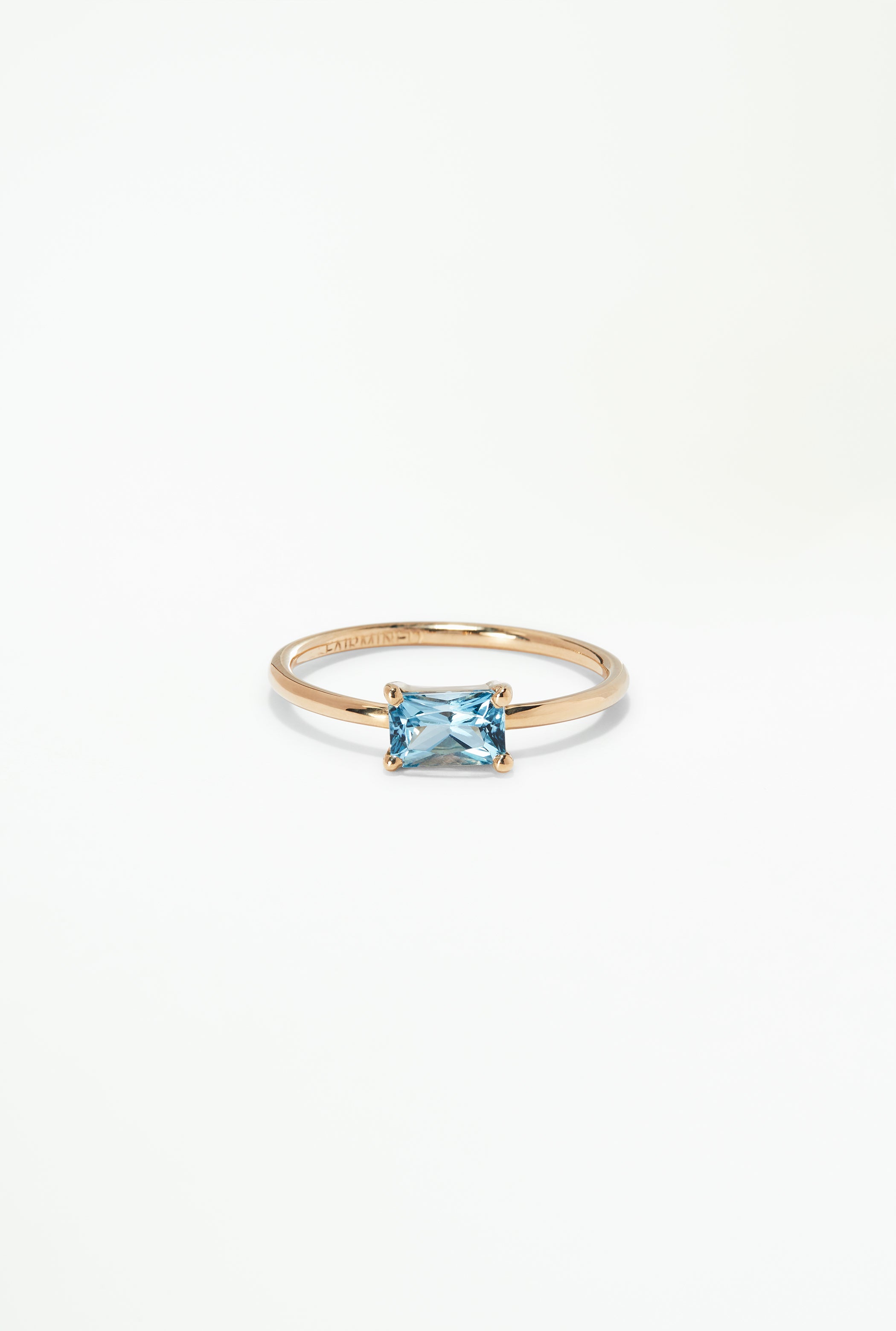 خاتم التوباز من WWAKE