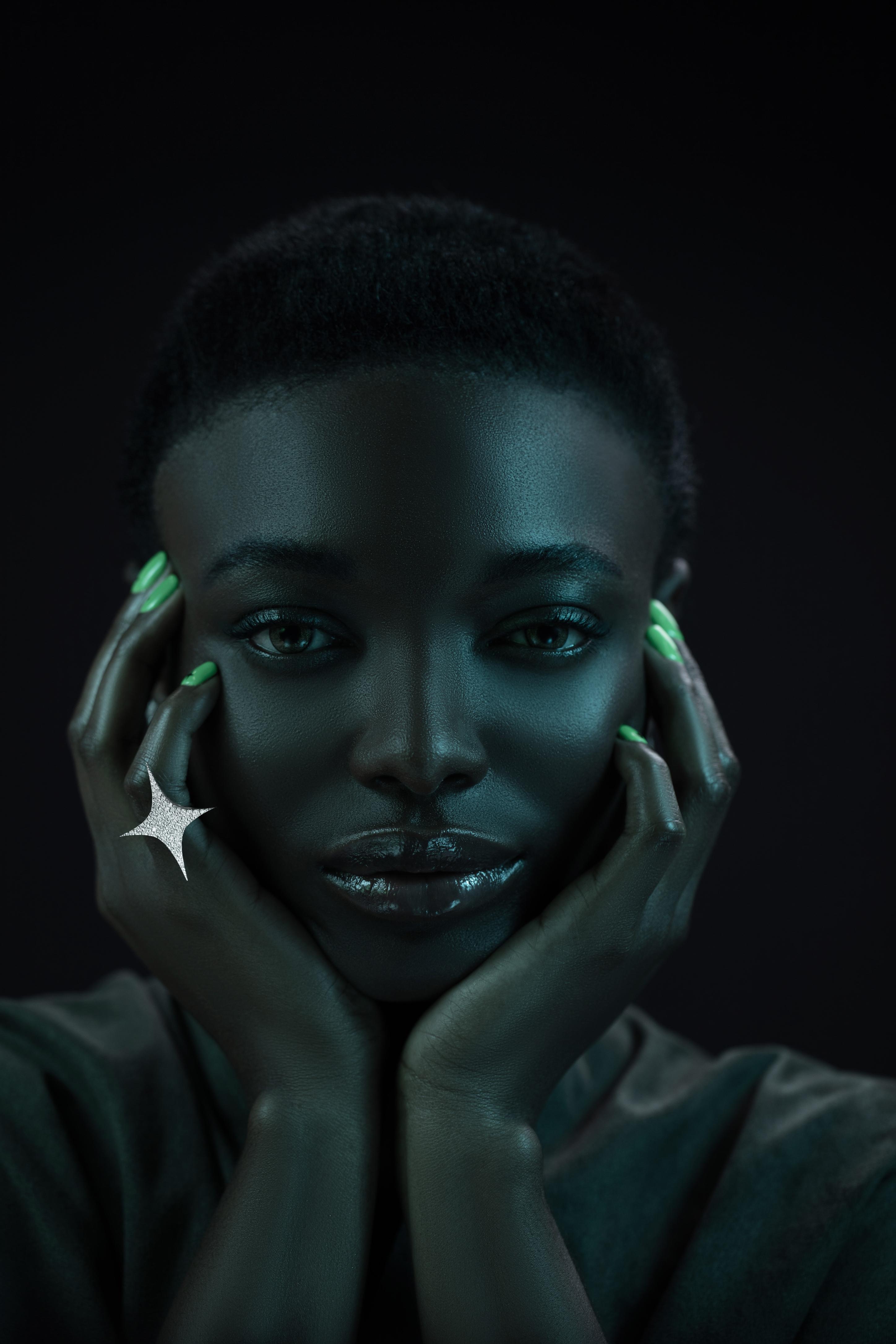 خاتم الخنصر المتلألئ من TOi