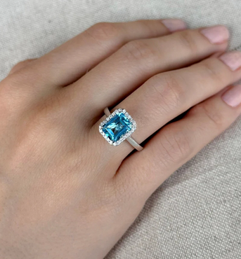 خاتم بحجر التوباز من  Lynor