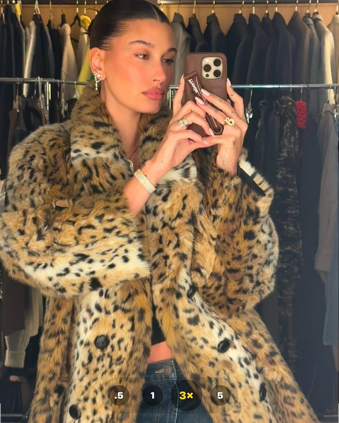 خاتم خطبة هايلي بيبر Hailey Bieber ذو القطع البيضاوي والتصميم المعدل