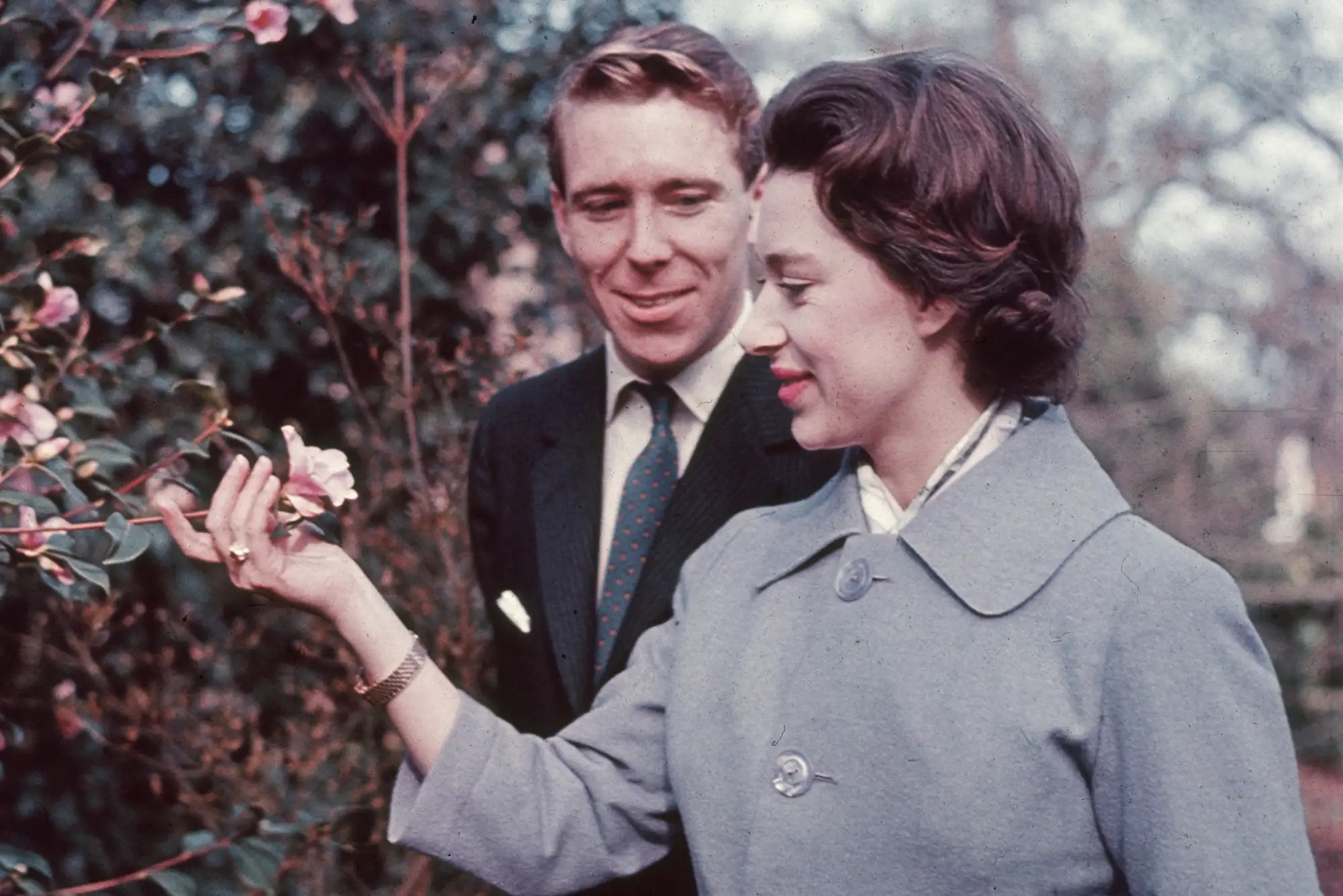 خاتم خطبة الأميرة مارغريت Princess Margaret الذي يحمل شكل برعم وردة في إشارة إلى اسمها الأوسط