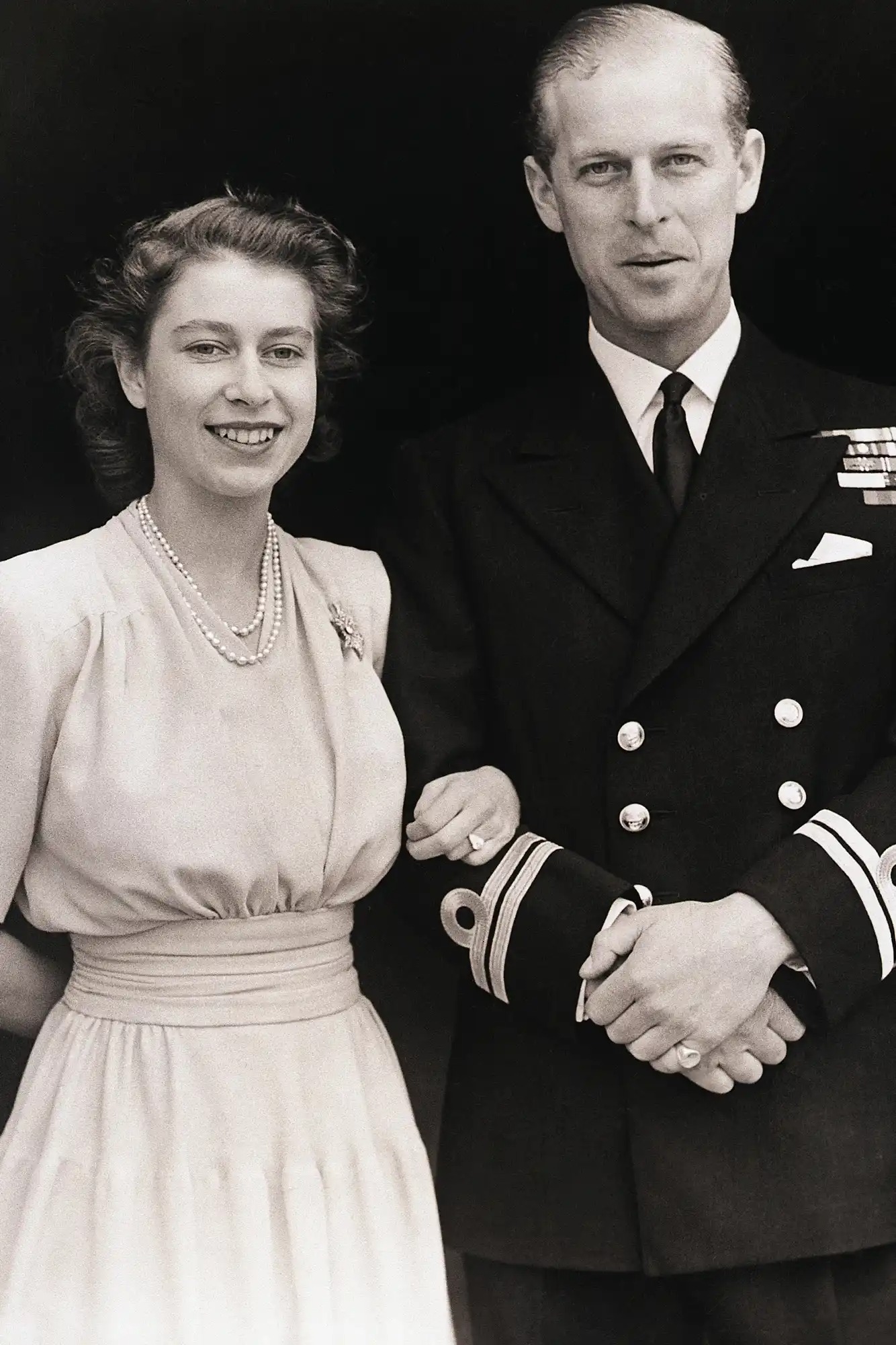 خاتم خطبة الملكة إليزابيث الثانية Queen Elizabeth المرصع بأحجار ماس من تاج زفاف والدة زوجها