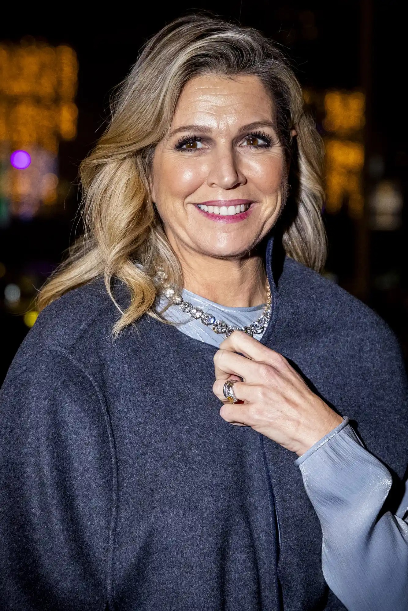 خاتم خطبة الملكة ماكسيما ملكة هولندا Queen Maxima of the Netherlands والذي يحمل إشارة اللون الوطني الهولندي واسم عائلة زوجها