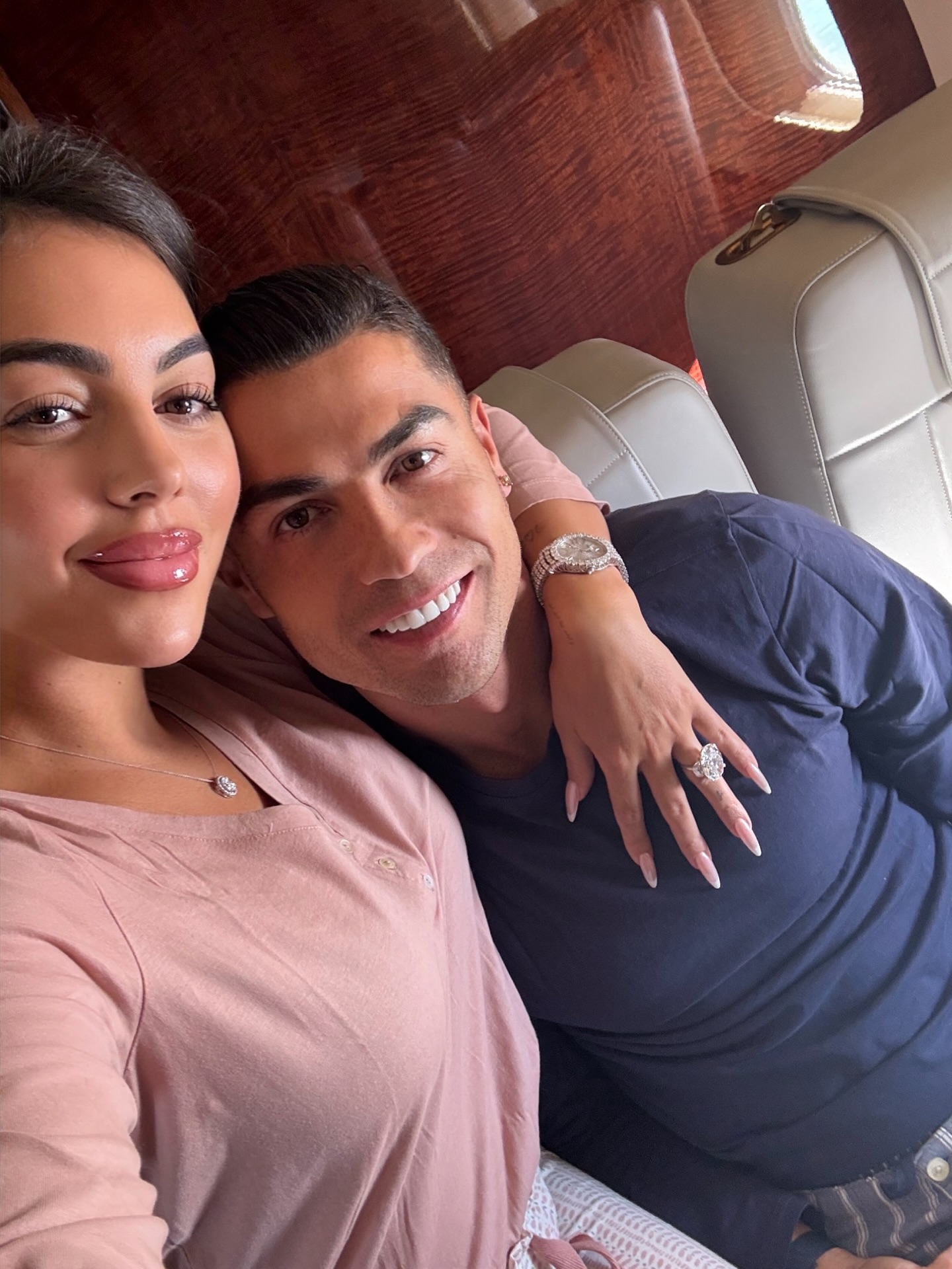 خاتم خطوبة عارضة الأزياء الإسبانية جورجينا رودريغيز Georgina Rodriguez يخطف الأضواء