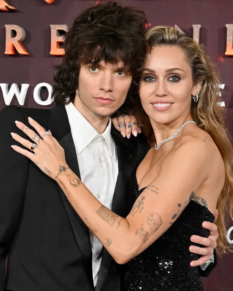 خاتم خطوبة مايلي سايرس وماكس موراندو