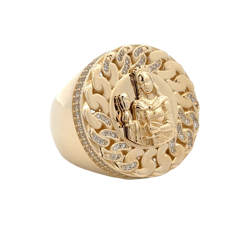 خاتم ذهبي آسر بتفاصيل دقيقة وتصميم ملوكي من lasvillasjewelry