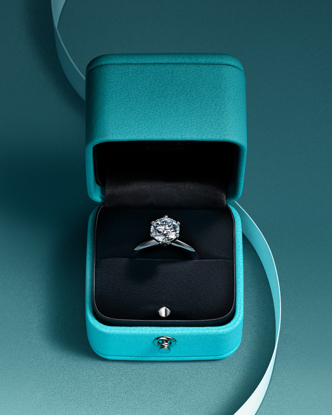 خاتم سوليتير من دار تيفاني آند كو