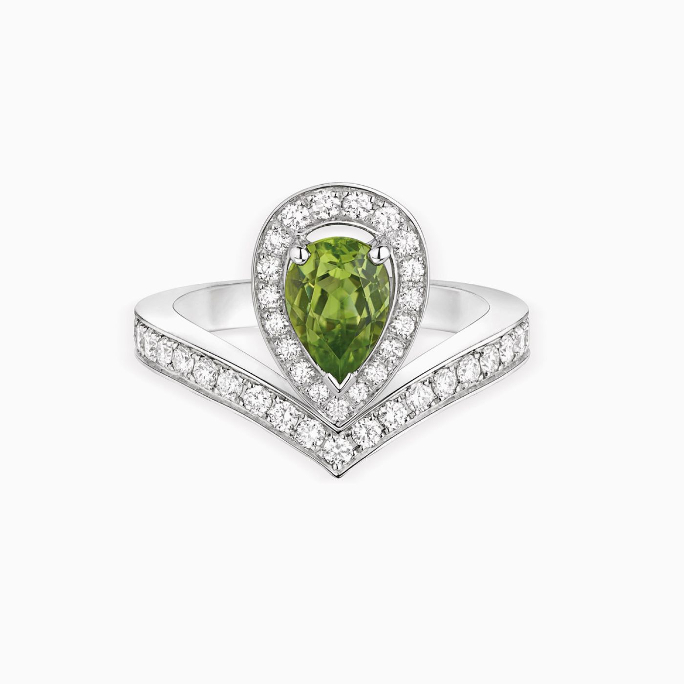 خاتم فخم من الألماس وحجر الزبرجد من دار chaumet