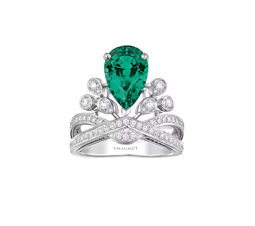 خاتم مرصع بحجر الزمرد الأخضر من Chaumet