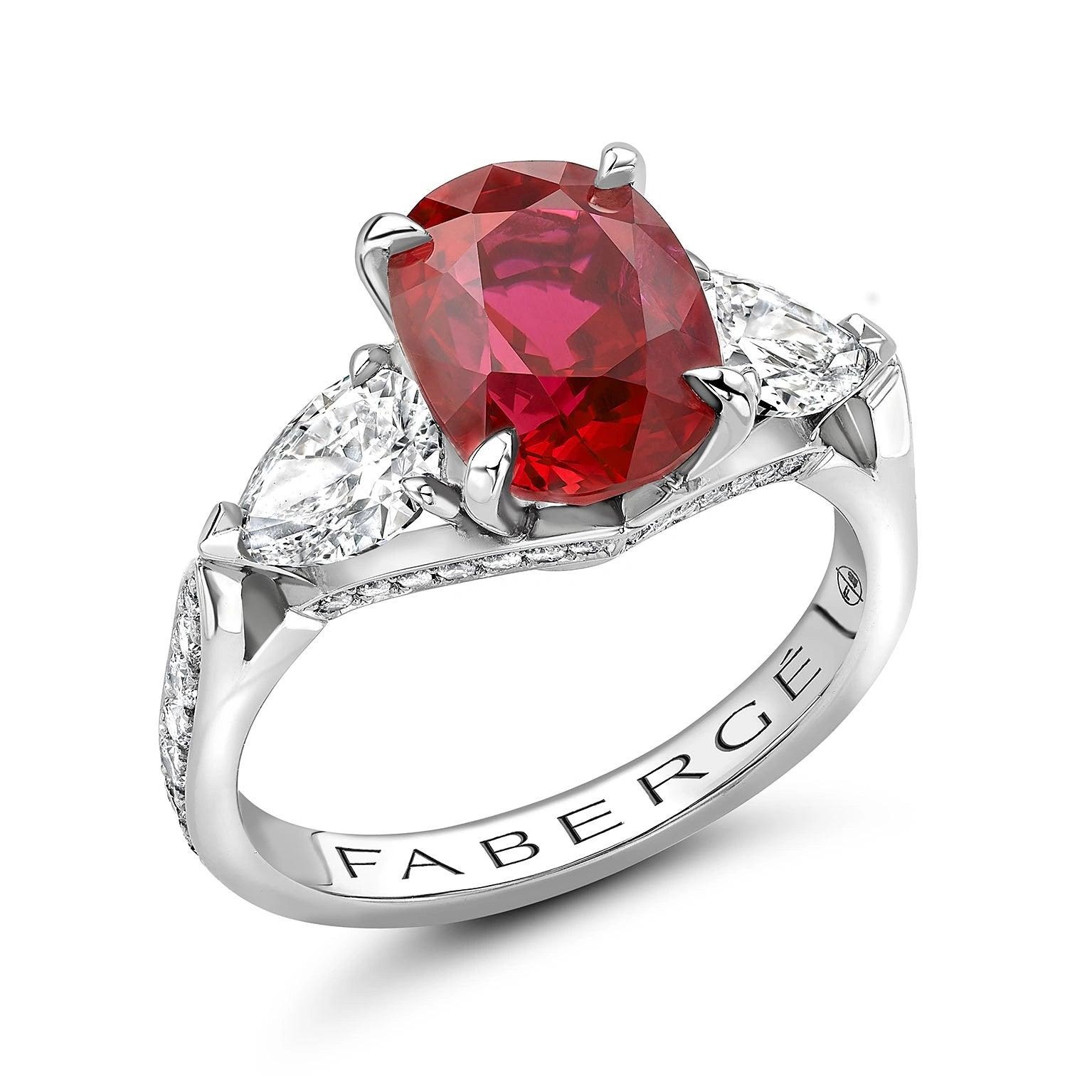 خاتم من Fabergé مرصع بحجر ياقوت بيضاوي فاخر