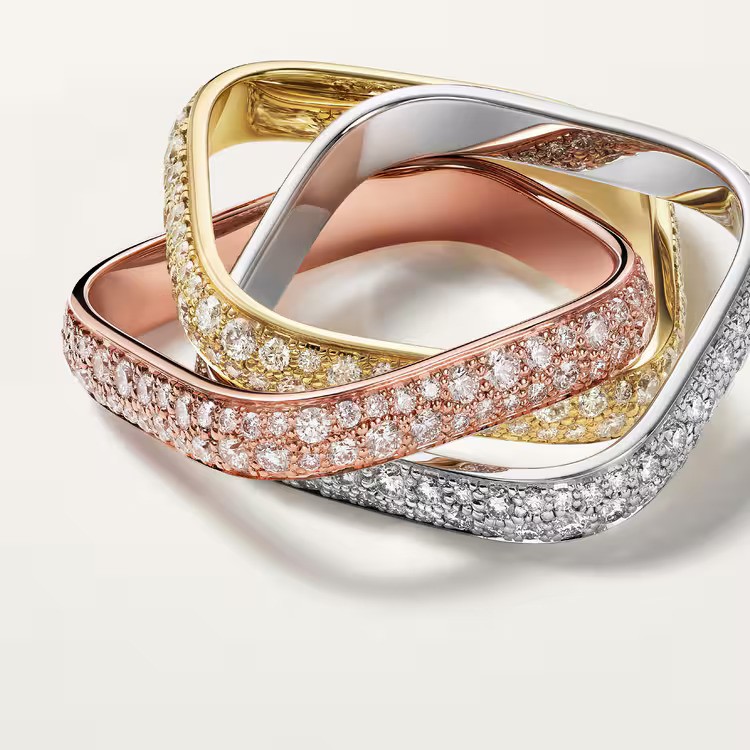 خاتم يتكوّن من ثلاث حلقات متشابكة ومتحركة من  Cartier