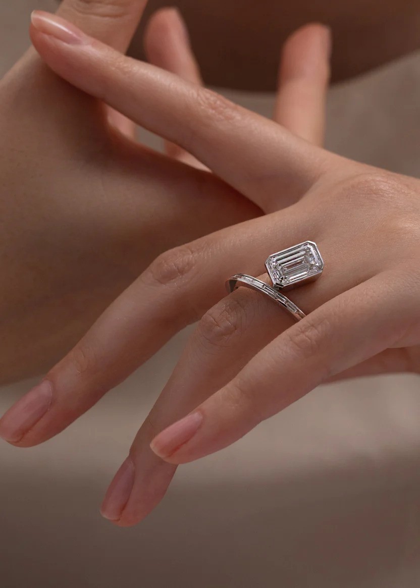 خاتم Emerald Crescendo Flare من Katkim