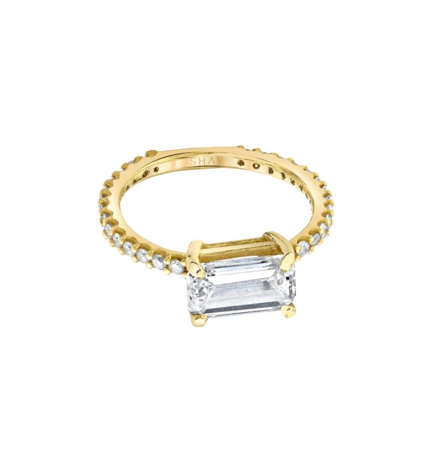 خاتم Emerald Cut Diamond Pinky من SHAY