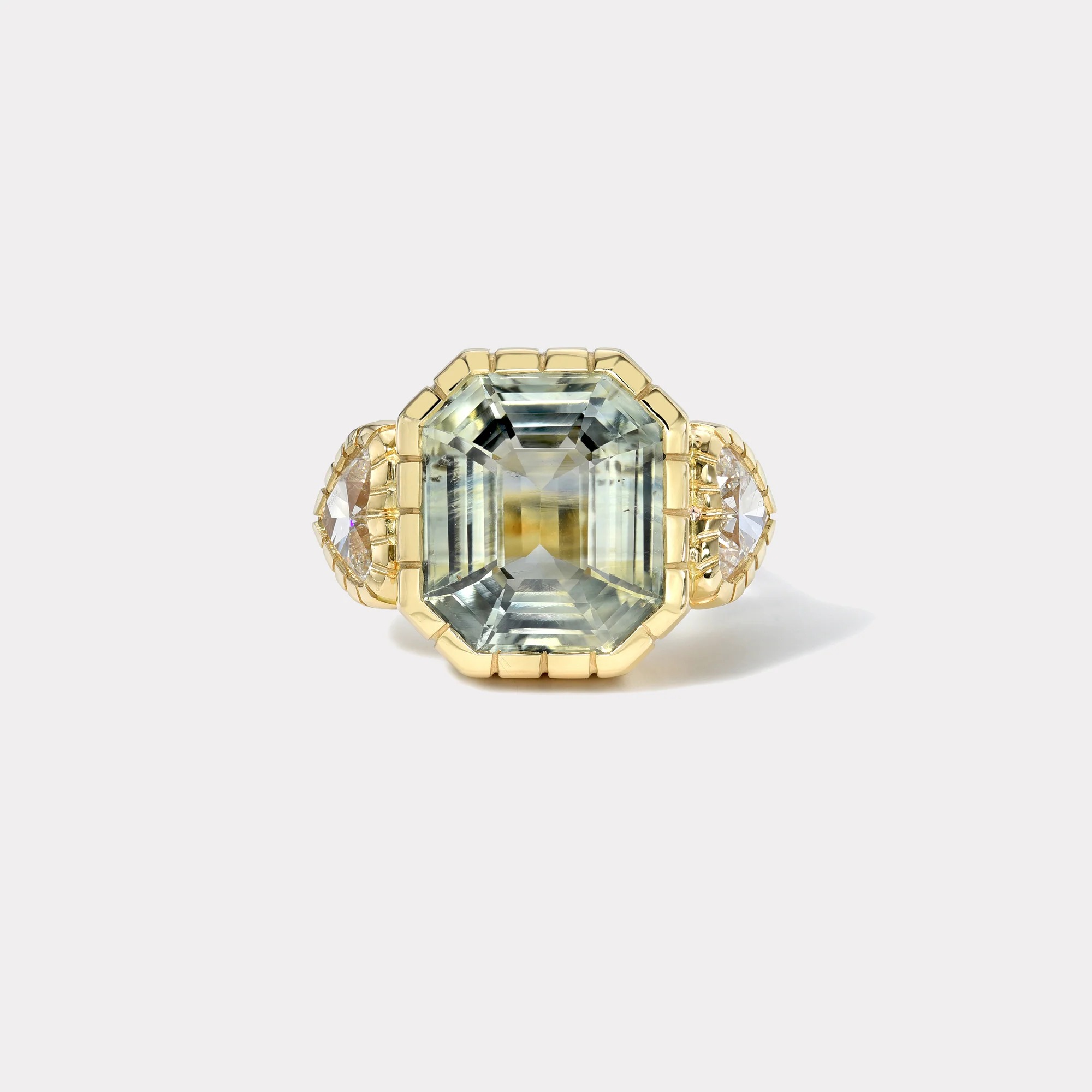 خاتم Heirloom Bezel من Retrouvaí