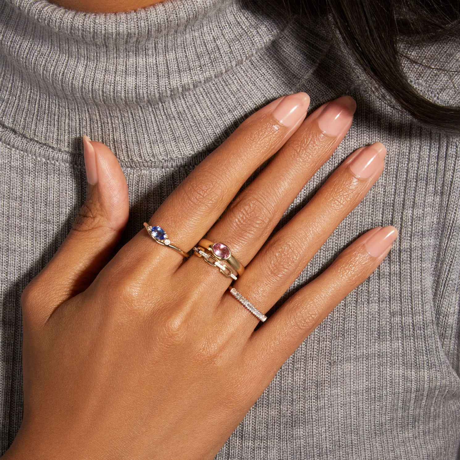 خاتم Up and Down Baguette Line Band من Stone and Strand