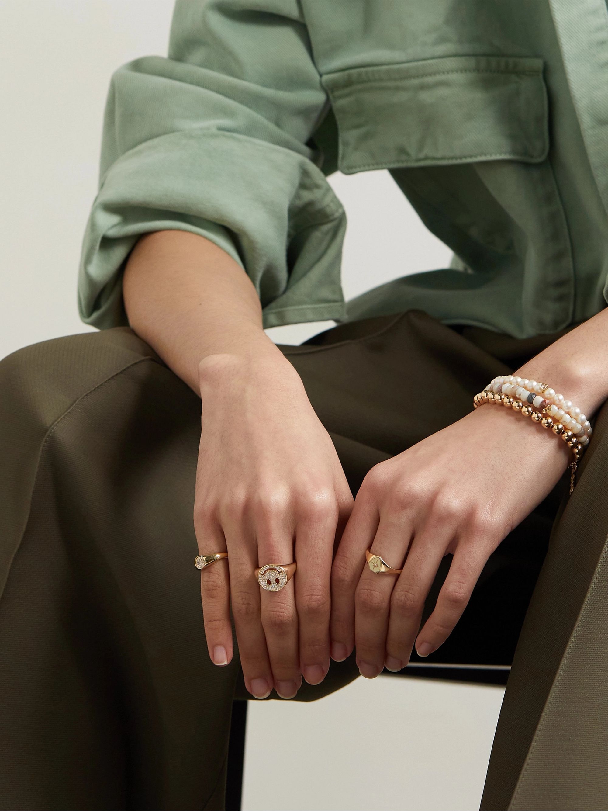 خاتم signet من Sydney Evan هدية مثالية تلائم مختلف أنواع الاطلالة بأناقة