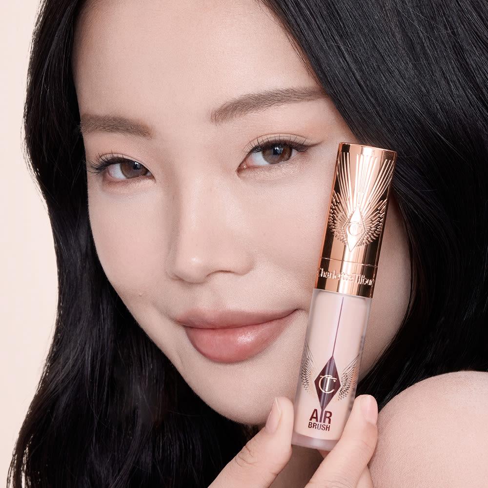 خافي عيوب Airbrush Flawless Blur – من شارلوت تيلبوري