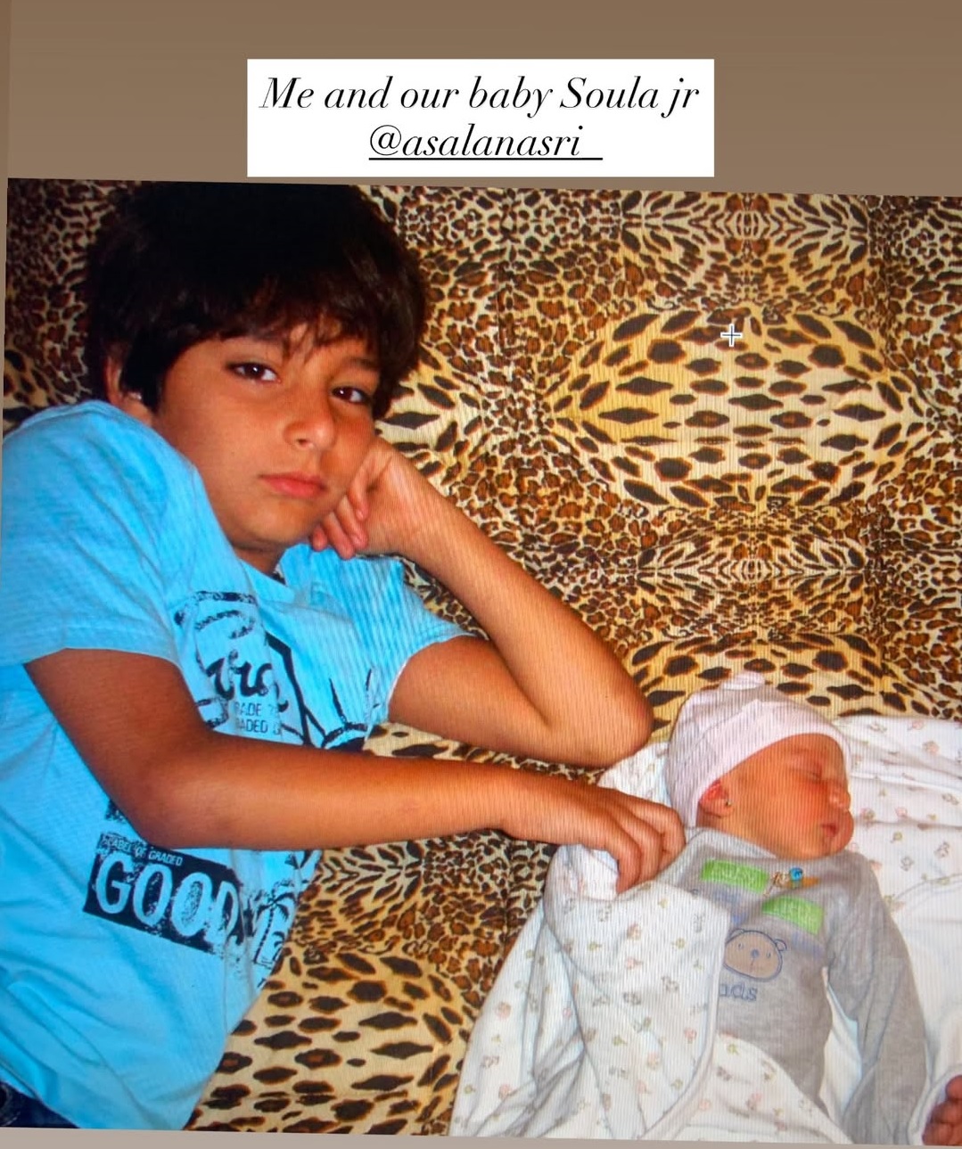 خالد الذهبي مع ابنة خاله وهي صغيرة