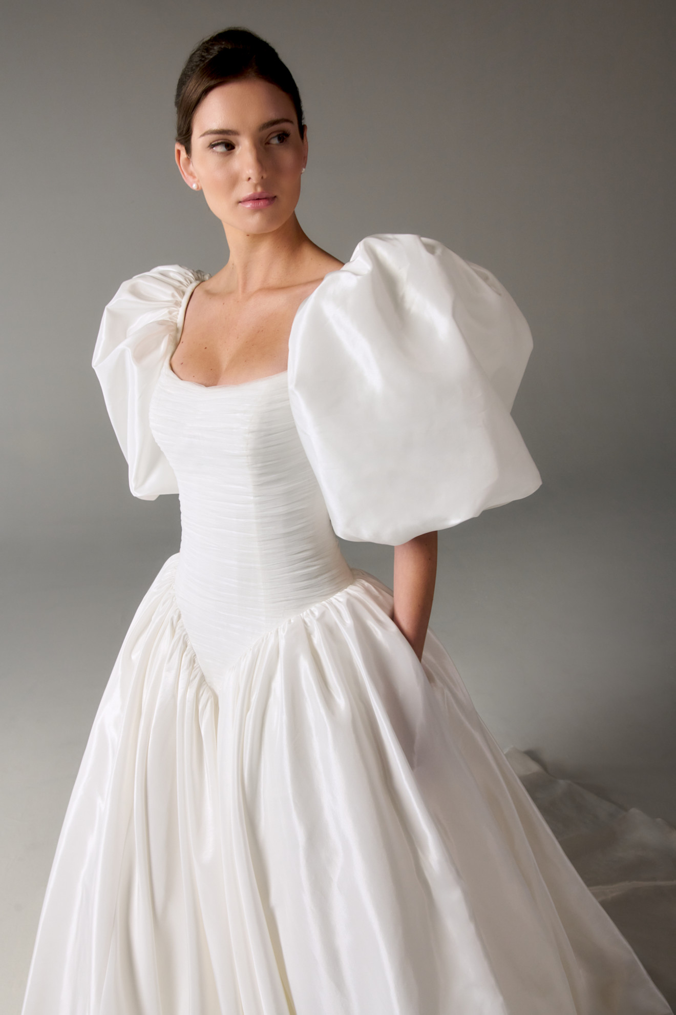 خصر الباسك في مجموعة ربيع وصيف 2027 من Poeza