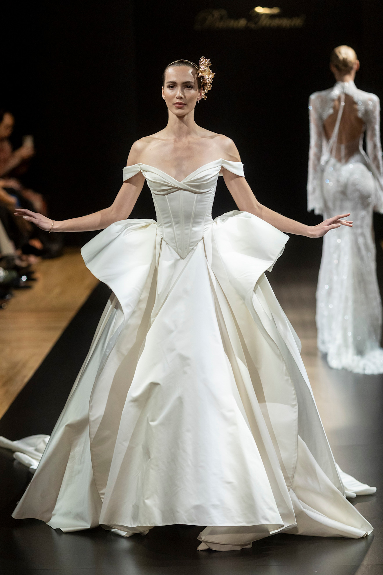 خصر الباسك من دار بنينا تورناي