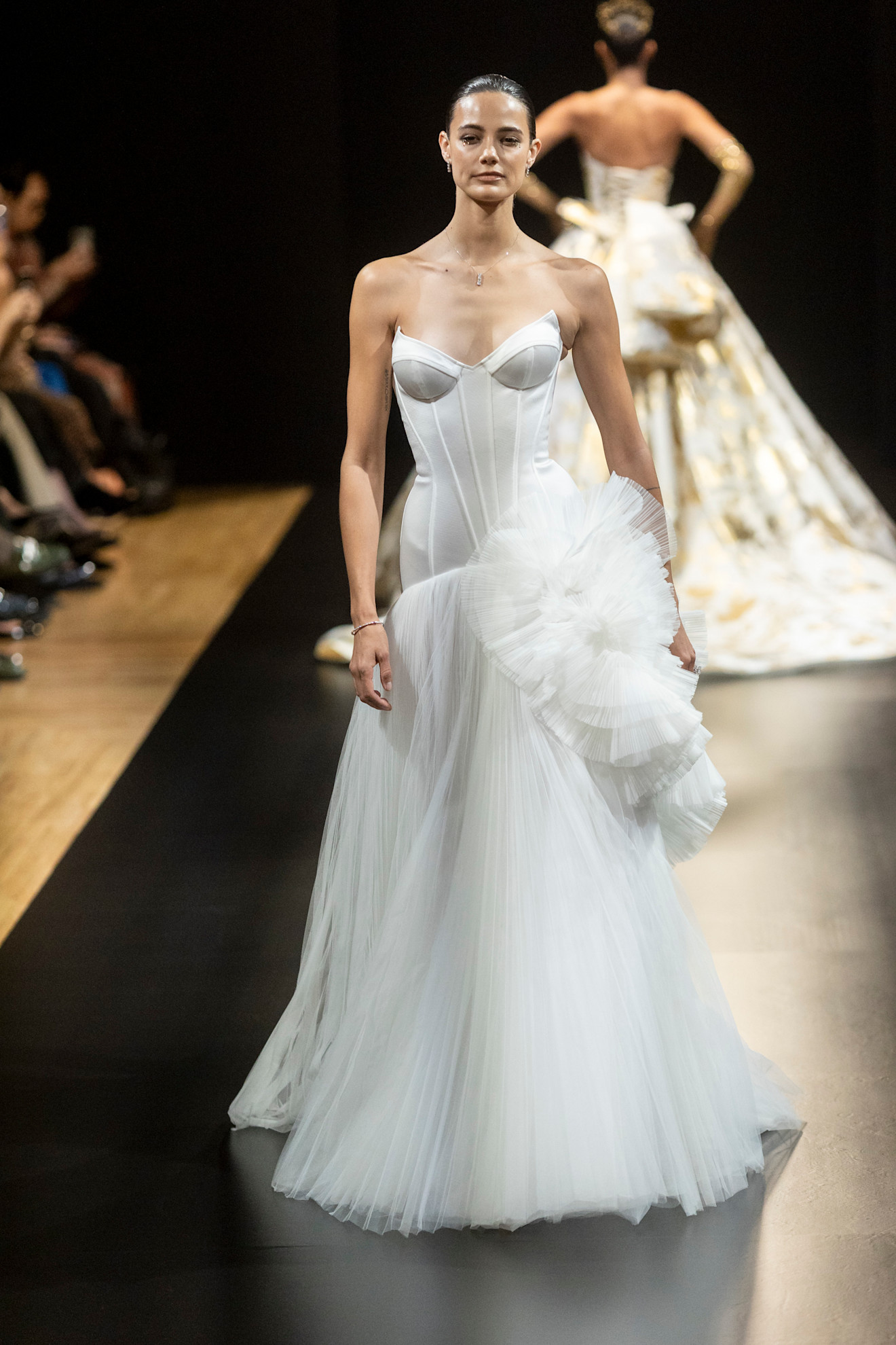 خصر مشبع بالزهور من بنينا تورناي