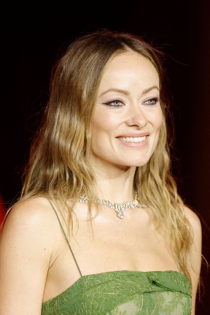 خطوط الآيلاينر السوداء لا غنى عنها من وحي Olivia Wilde