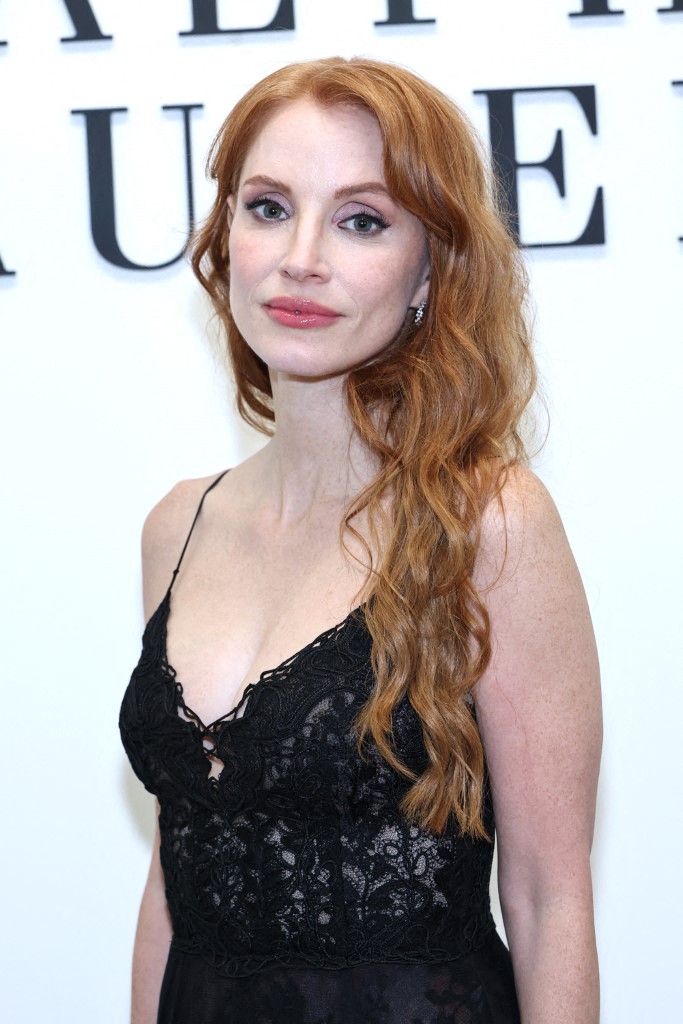 خطوط الايلاينر الرفيعة بأسلوب Jessica Chastain