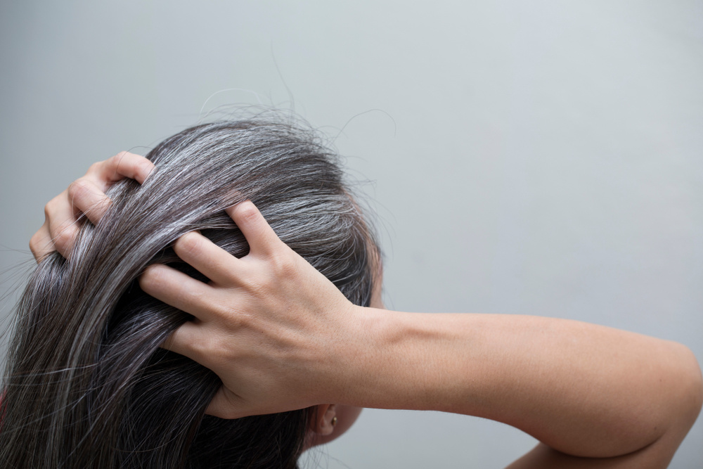 خلطة الزنجبيل وزيت الزيتون تساعد على العناية بفروة الرأس أكثر من تغيير لون الشعر