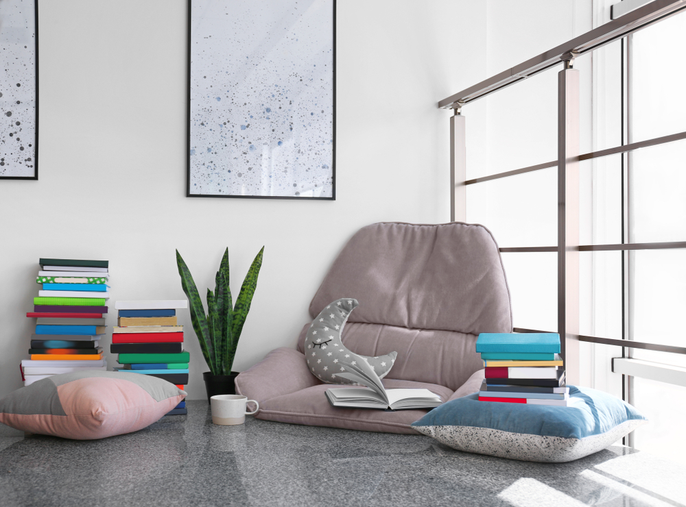  خلق جو من الدفء والاسترخاء، فقط فكّر في الأقمشة المريحة والألوان الهادئة مثل الوردي الباهت