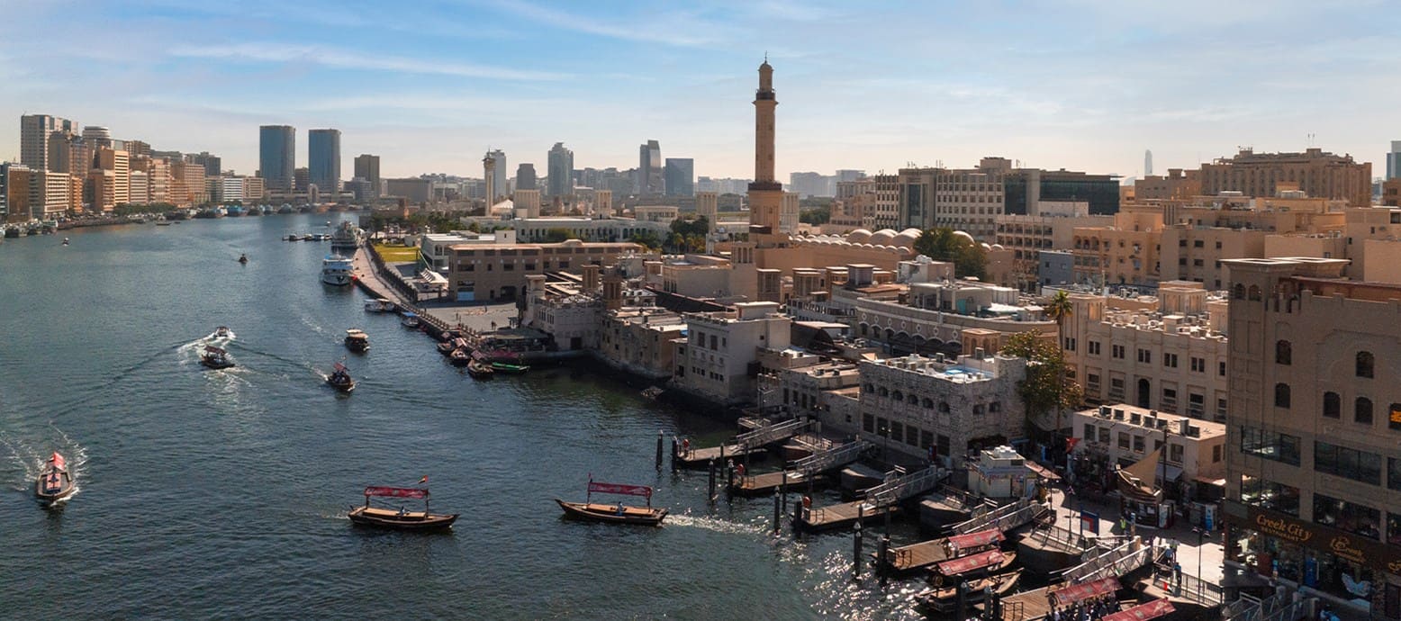 خور دبي حيث يلتقي التاريخ بالطبيعة الساحرة