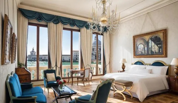 خيارات الإقامة الفاخرة القريبة