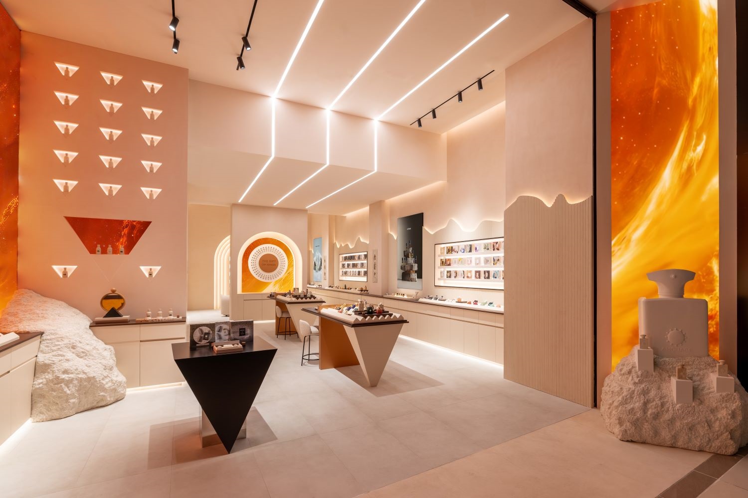 دار أمواج دار العطور العالمية الفاخرة من سلطنة عُمان منذ عام 1983