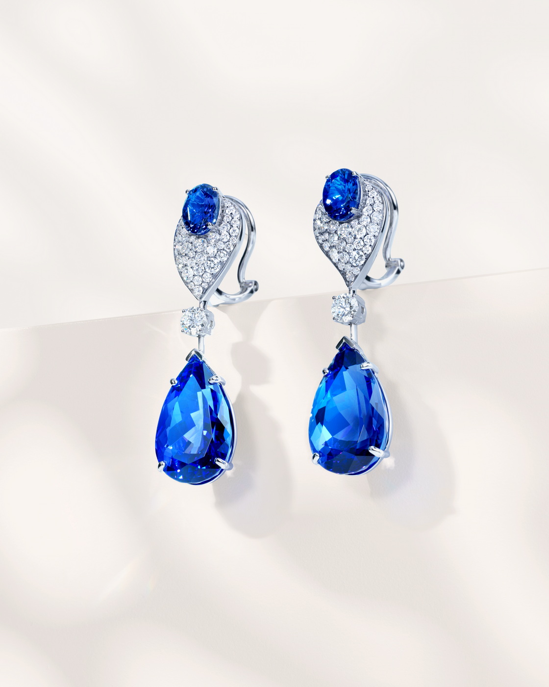 دار معوض Mouawad تكشف النقاب عن طقم المجوهرات Ivy Tanzanite احتفاءً بالحب