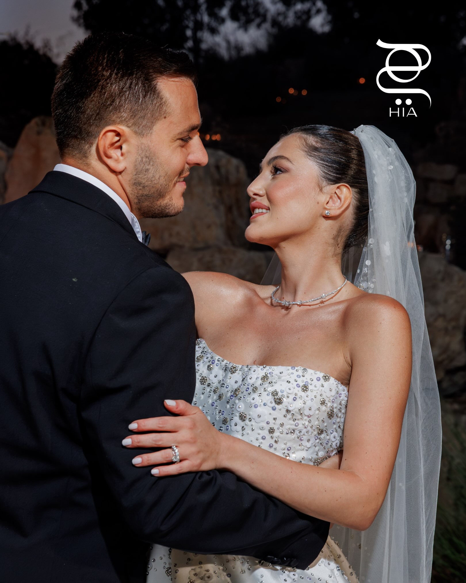 دانا الحلاني في حفل زفافها بقطع مجوهرات من توقيع Ghada Saliba Jewelry