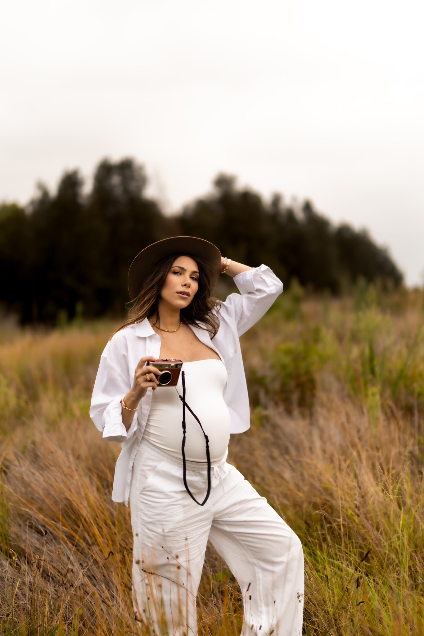 دانييلا رحمة تستعرض حملها بمجوهرات أنثوية ناعمة في أحدث جلسة تصوير