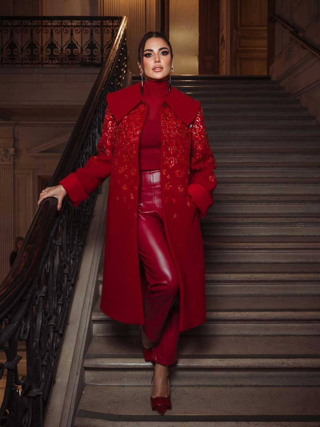  درة ببنطال الكاحل بالخصر العالي والأرجل المستقيمة من الجلد الأحمر