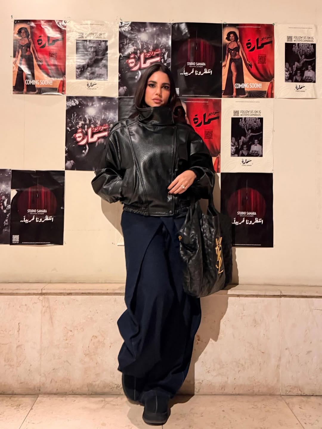 درة بجاكيت من الجلد الأسود بقصة أوفر سايز 