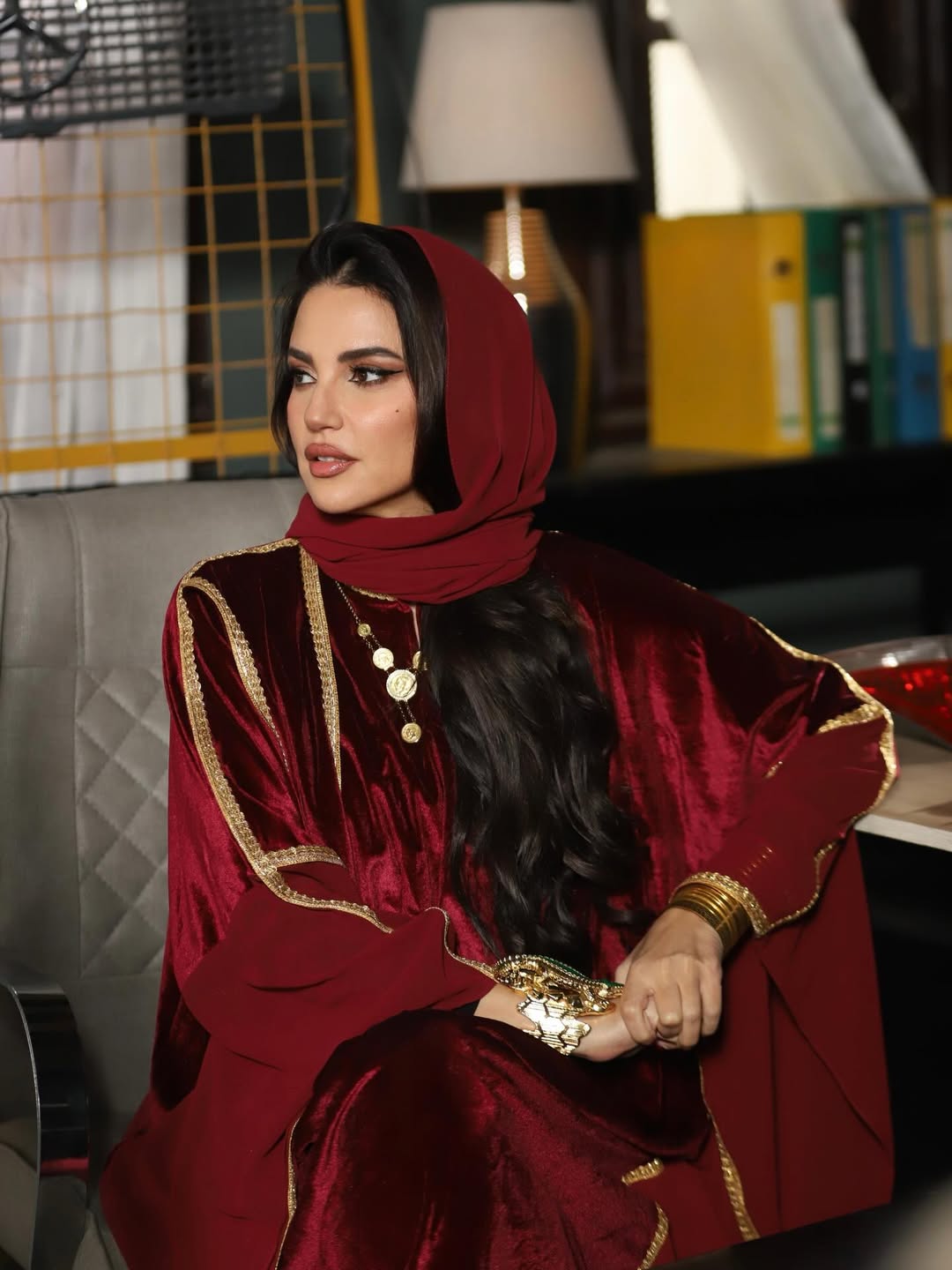 درة بستايل قفطان من المخمل البرغندي