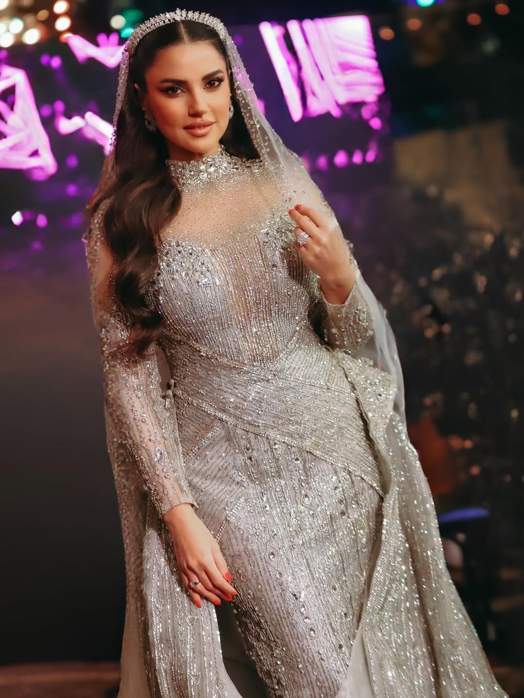 درة زروق اختارت الشعر المفرود في اطلالتها العرائسية