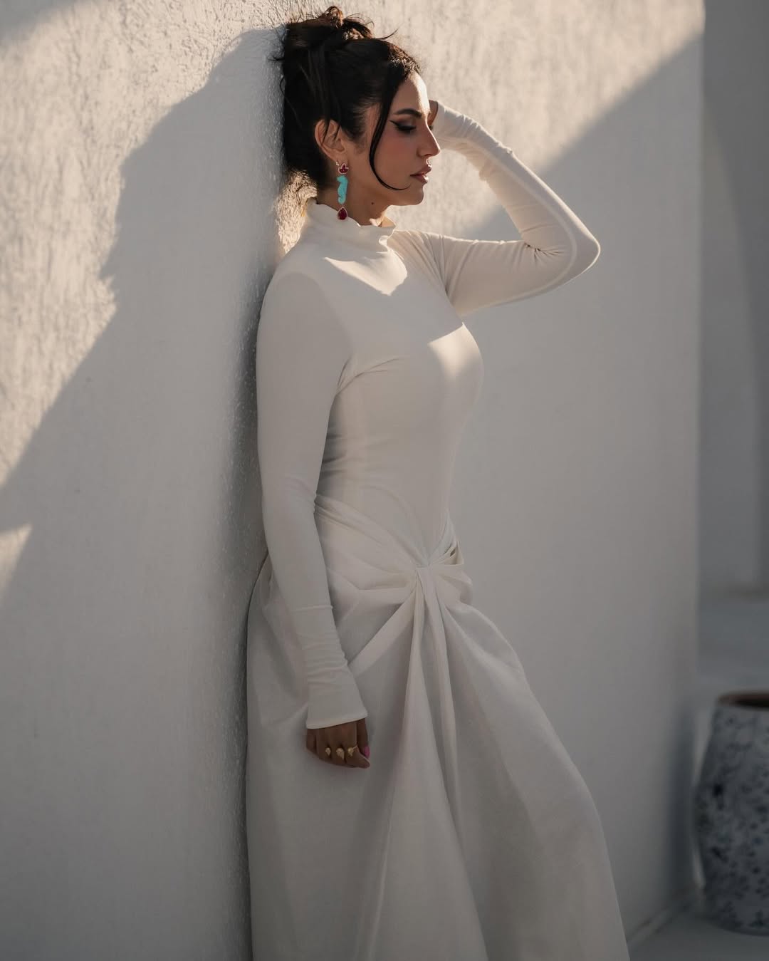 درة زروق ترتدي إطلالة من علامتها التجارية