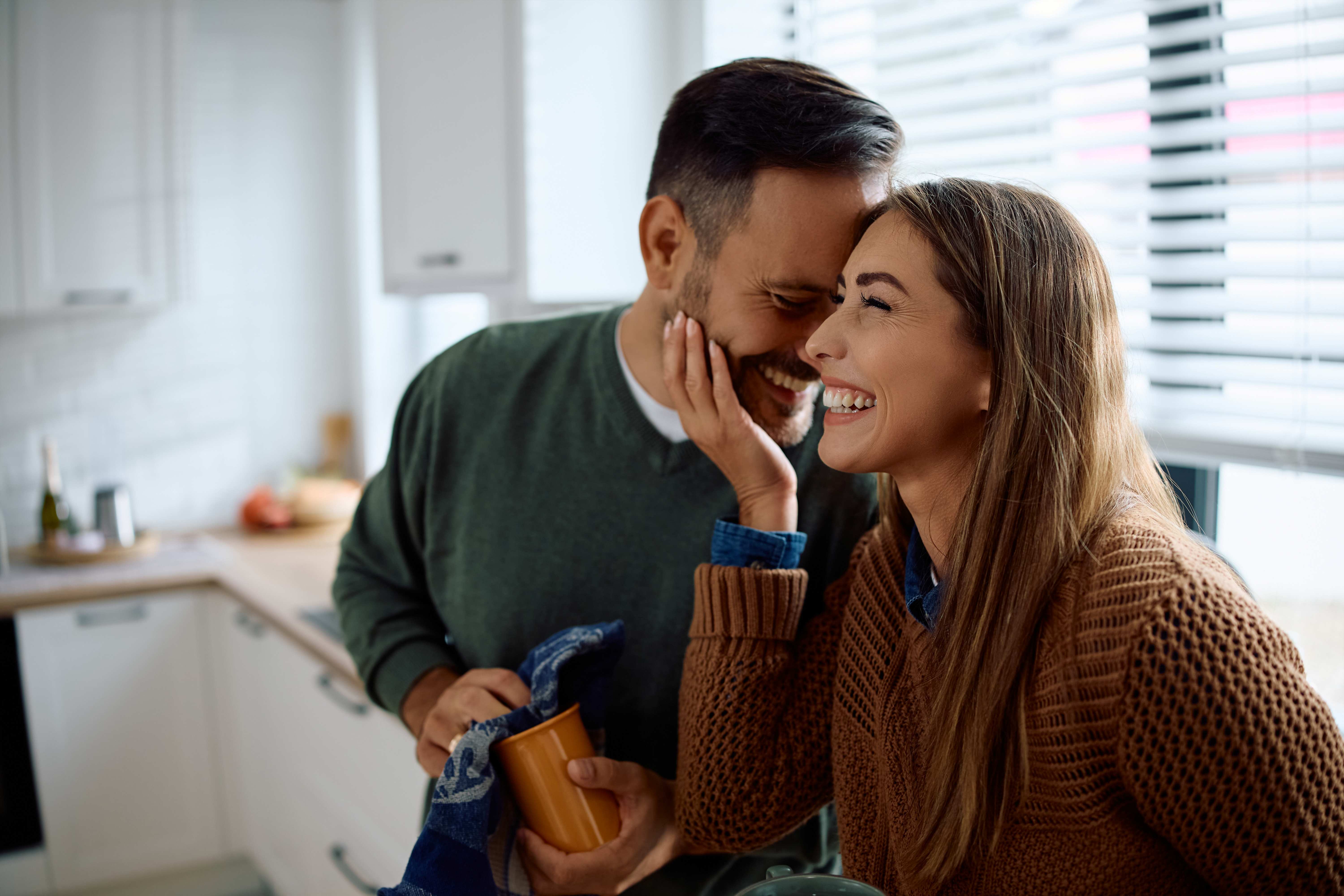 دعم الشريك ومساعدته لكِ يدل على احترامه لطموحاتك