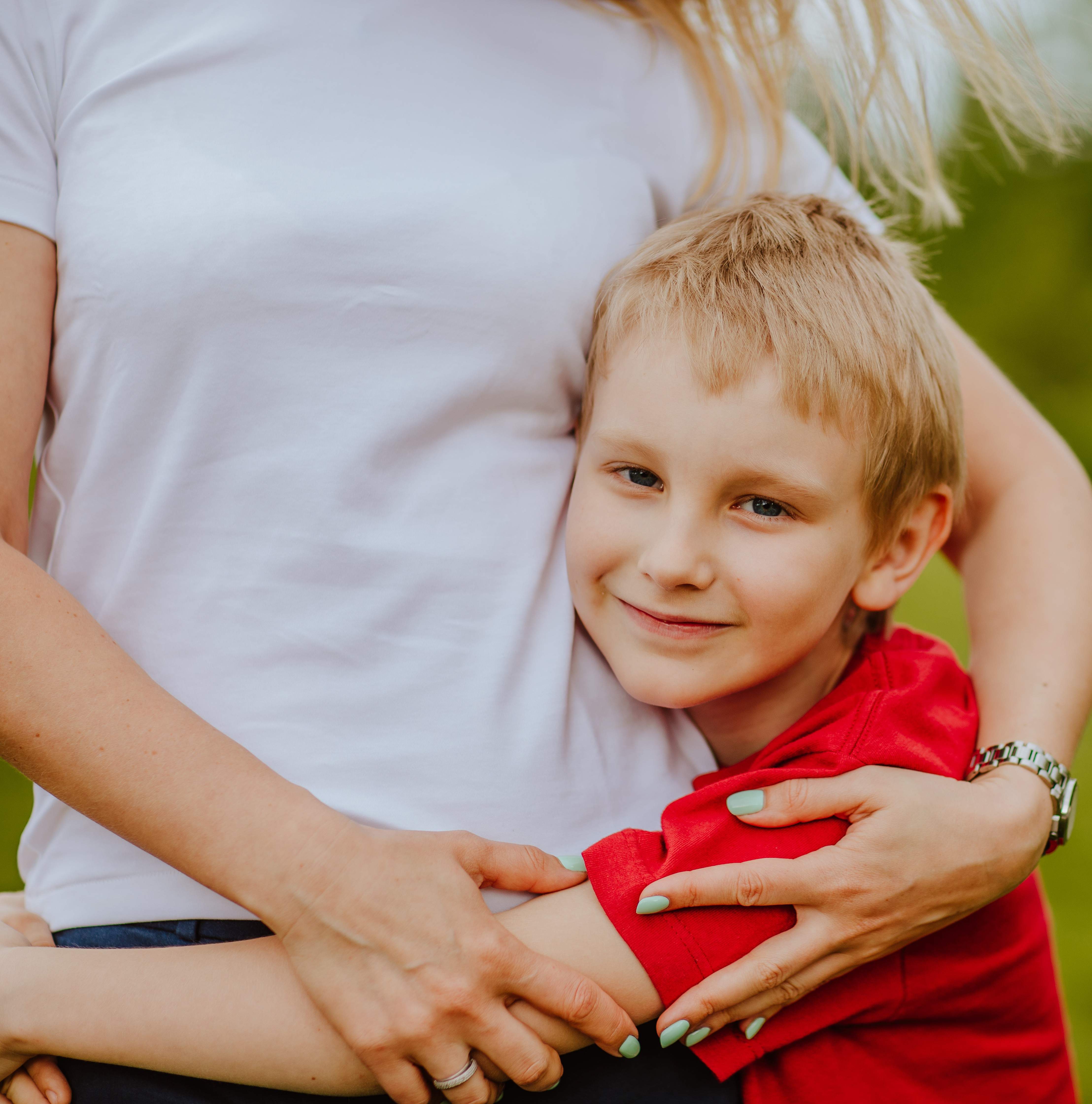 دعم الطفل وتشجيعه واحتوائه يساهم في علاج مشكلة التبول اللاإرادي
