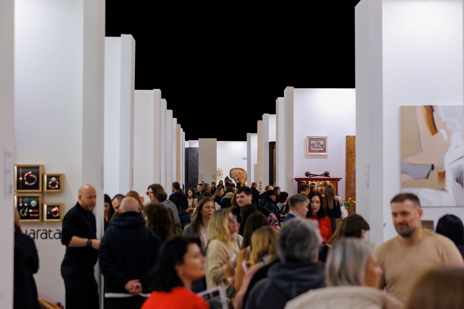 دعوة مفتوحة لاكتشاف جوهر الجمال والتفاعل مع روّاد الإبداع العالمي