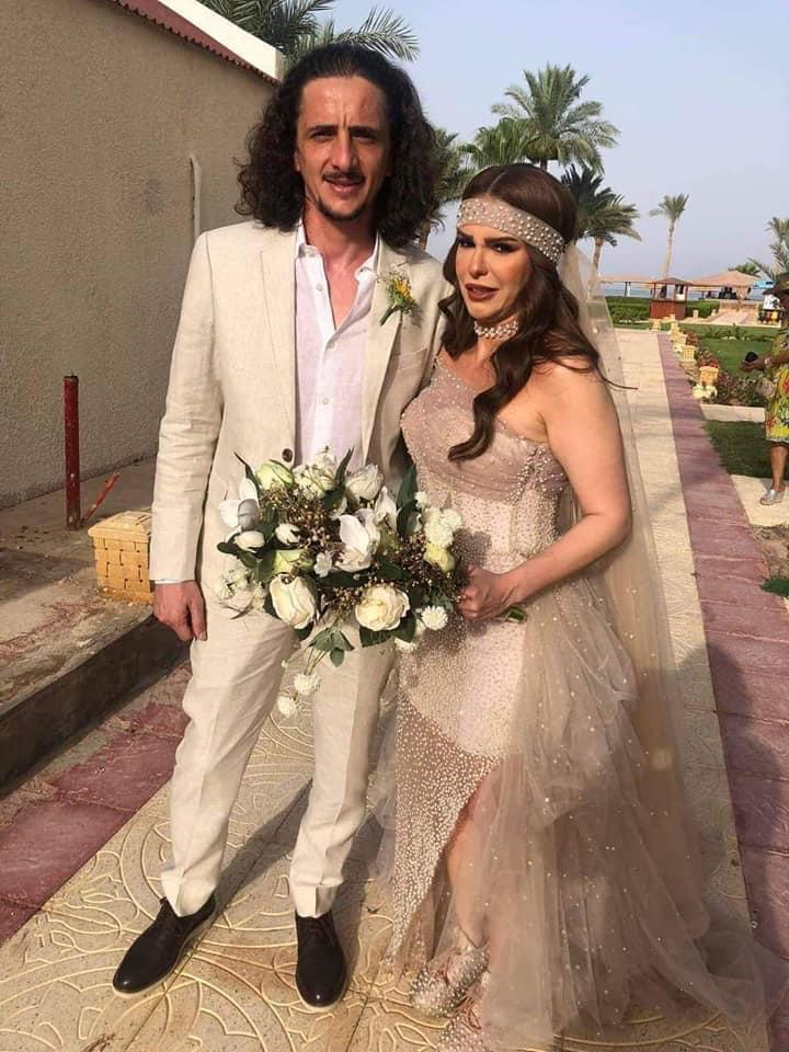 دنيا عبد العزيز في حفل زفافها