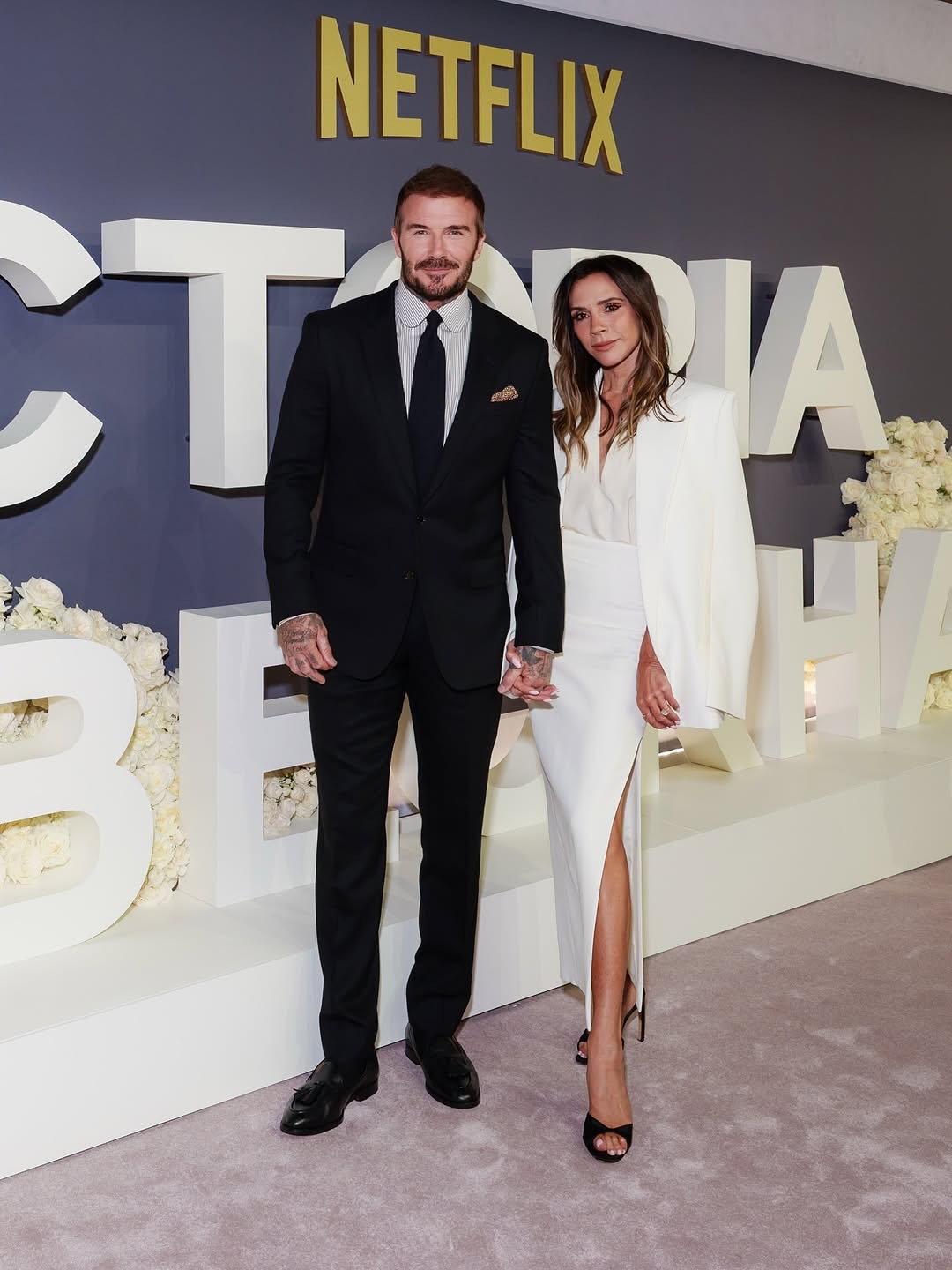 ديفيد بيكهام وزوجته خلال الترويج لـ سلسلة "Beckham"