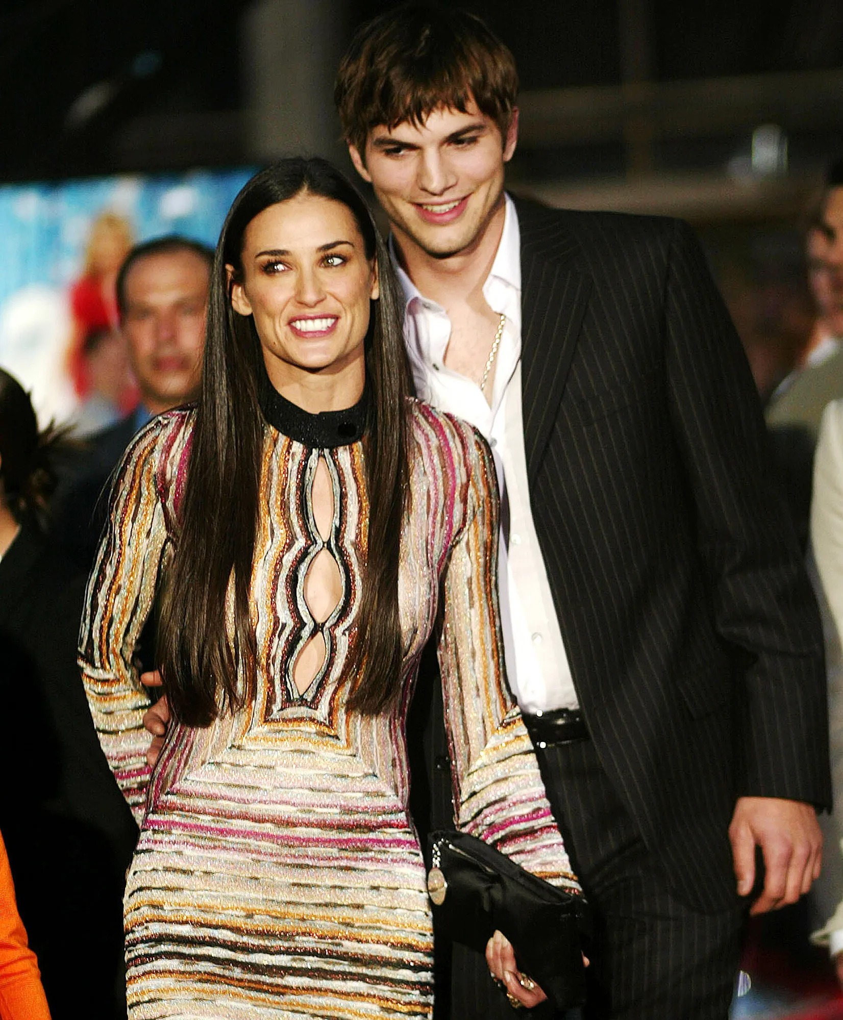 ديمي مور Demi Moore المولودة في 11 نوفمبر 1962 من برج العقرب، والممثل أشتون كوتشر