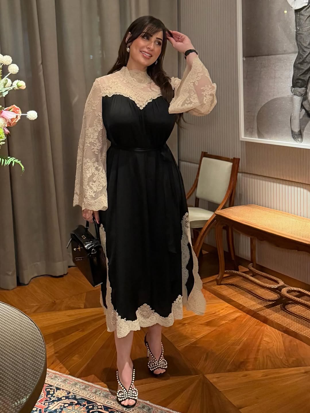 رؤى الصبان بإطلالة ربيعية كلاسيكية