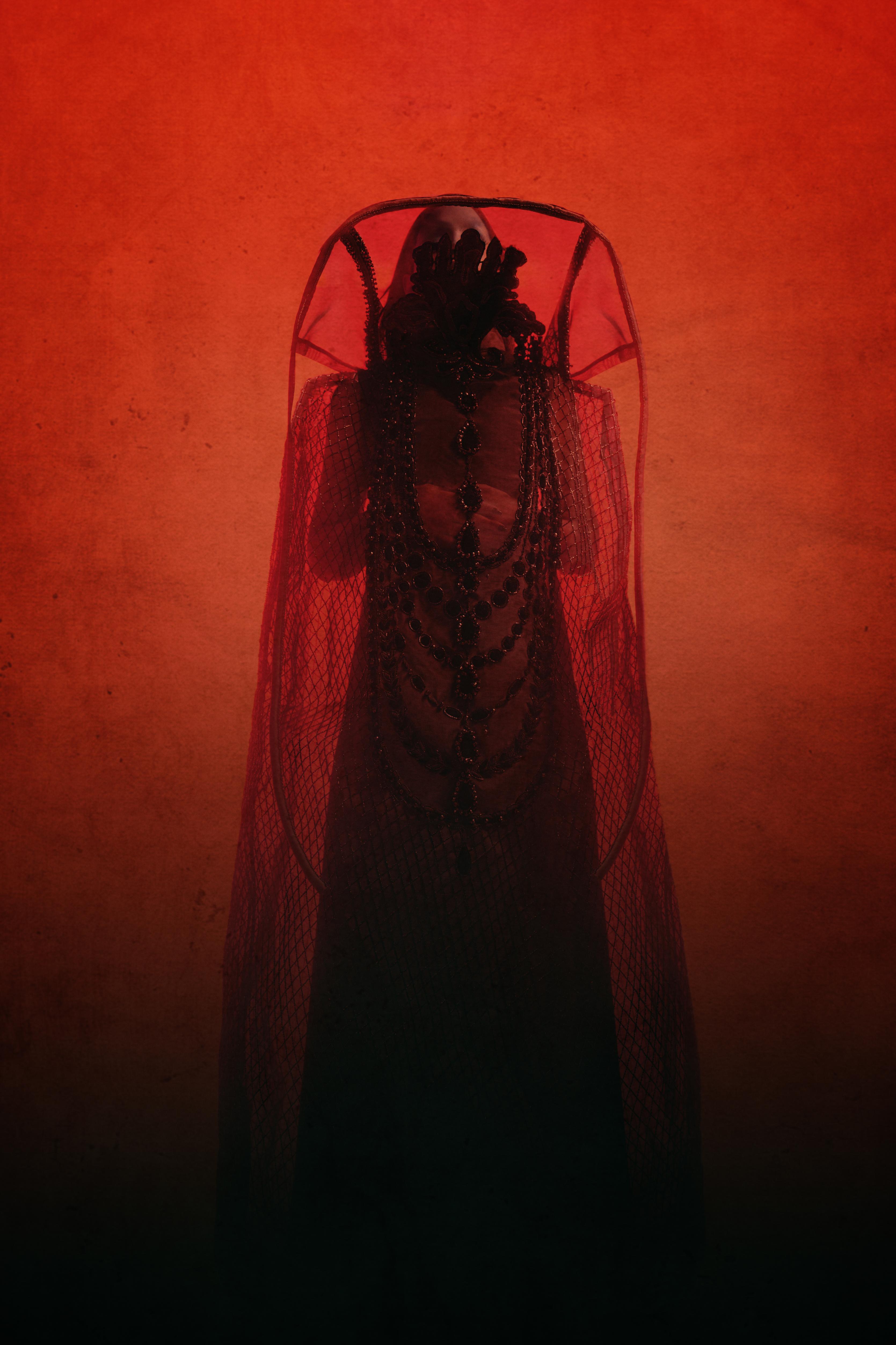 رؤية بصرية من ريما المنديل وأزياء من المصممة تيما عابد